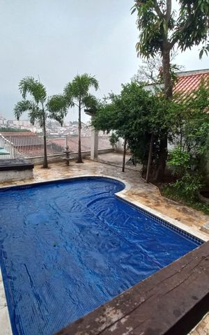 Casa à venda com 230m², 3 quartos e 4 vagasÁrea externa