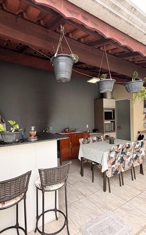 Casa à venda com 123m², 2 quartos e 2 vagasQuintal com churrasqueira