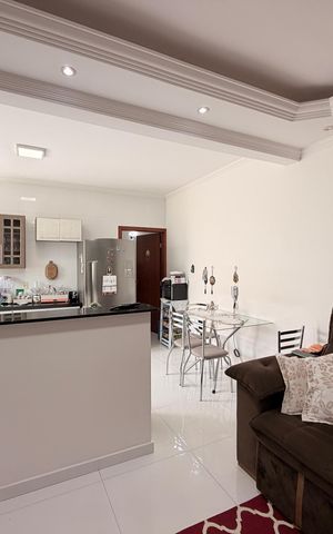 Casa à venda com 123m², 2 quartos e 2 vagasSala