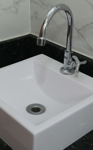 Apartamento para alugar com 60m², 2 quartos e sem vagaBanheiro - torneira