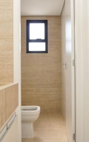 Apartamento à venda com 153m², 3 quartos e 2 vagas Apartamento à venda com 153m², 3 quartos e 2 vagasBanheiro das Semi-suítes