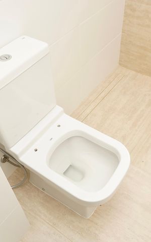 Apartamento à venda com 153m², 3 quartos e 2 vagas Apartamento à venda com 153m², 3 quartos e 2 vagasBanheiro das Semi-suítes