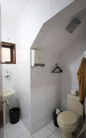Casa à venda com 300m², 3 quartos e 3 vagas Casa à venda com 300m², 3 quartos e 3 vagasLavabo