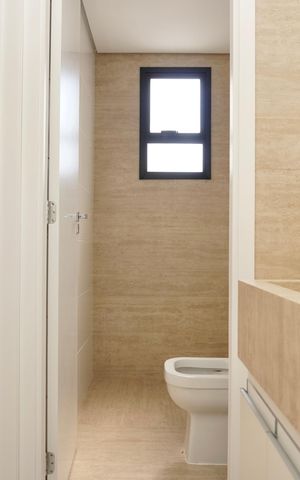 Apartamento à venda com 135m², 3 quartos e 2 vagas Apartamento à venda com 135m², 3 quartos e 2 vagasBanheiro das Semi-suítes