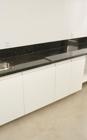 Apartamento à venda com 135m², 3 quartos e 2 vagas Apartamento à venda com 135m², 3 quartos e 2 vagasCozinha e Área de Serviço