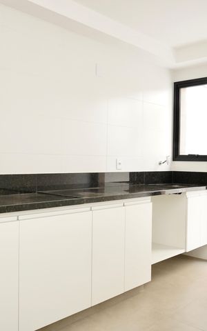 Apartamento à venda com 135m², 3 quartos e 2 vagas Apartamento à venda com 135m², 3 quartos e 2 vagasCozinha e Área de Serviço