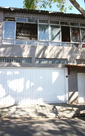 Casa para alugar com 290m², 3 quartos e 3 vagas Casa para alugar com 290m², 3 quartos e 3 vagasFachada