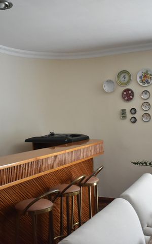 Casa à venda com 280m², 4 quartos e 4 vagasSala