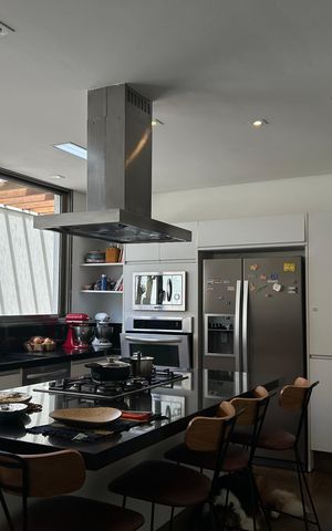 Casa de condomínio à venda com 580m², 4 quartos e 6 vagas Casa de condomínio à venda com 580m², 4 quartos e 6 vagasCozinha