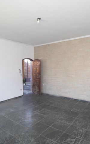 Casa para alugar com 203m², 4 quartos e 2 vagas Casa para alugar com 203m², 4 quartos e 2 vagasSala