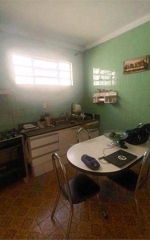 Casa à venda com 131m², 3 quartos e 1 vaga