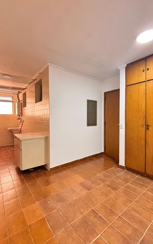 Apartamento para alugar com 180m², 4 quartos e 2 vagas Apartamento para alugar com 180m², 4 quartos e 2 vagasÁrea de Serviço
