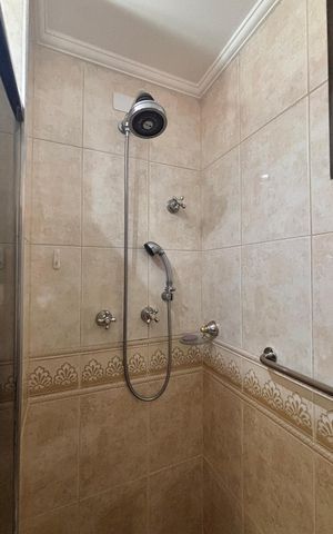 Apartamento para alugar com 180m², 4 quartos e 2 vagas Apartamento para alugar com 180m², 4 quartos e 2 vagasBanheiro da Suíte 2