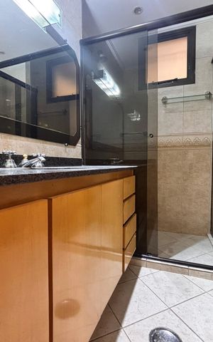 Apartamento para alugar com 180m², 4 quartos e 2 vagas Apartamento para alugar com 180m², 4 quartos e 2 vagasBanheiro da Suíte 2