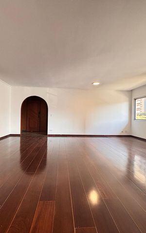 Apartamento para alugar com 180m², 4 quartos e 2 vagas Apartamento para alugar com 180m², 4 quartos e 2 vagasSala