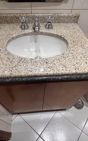 Apartamento para alugar com 180m², 4 quartos e 2 vagas Apartamento para alugar com 180m², 4 quartos e 2 vagasBanheiro da Suíte 1