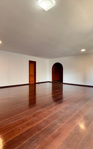 Apartamento para alugar com 180m², 4 quartos e 2 vagas Apartamento para alugar com 180m², 4 quartos e 2 vagasSala