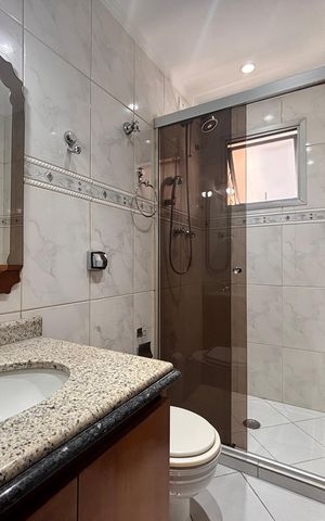 Apartamento para alugar com 180m², 4 quartos e 2 vagas Apartamento para alugar com 180m², 4 quartos e 2 vagasBanheiro da Suíte 1