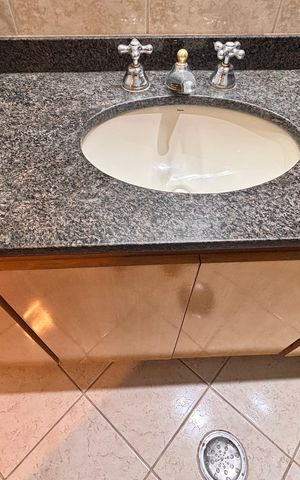Apartamento para alugar com 180m², 4 quartos e 2 vagas Apartamento para alugar com 180m², 4 quartos e 2 vagasBanheiro da Suíte 2
