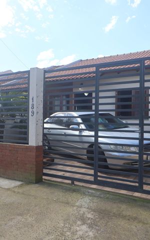 Casa à venda com 71m², 2 quartos e 1 vagaFachada