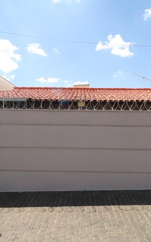 Casa para alugar com 170m², 3 quartos e 3 vagasFachada