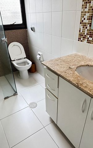 Apartamento à venda com 232m², 3 quartos e 1 vaga Apartamento à venda com 232m², 3 quartos e 1 vagaBanheiro da Suíte
