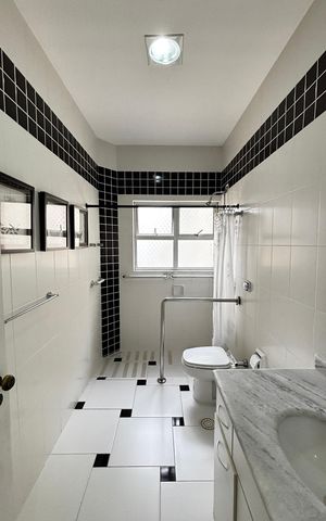 Apartamento à venda com 232m², 3 quartos e 1 vaga Apartamento à venda com 232m², 3 quartos e 1 vagaBanheiro