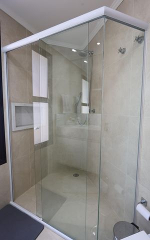 Apartamento à venda com 220m², 4 quartos e 3 vagas Apartamento à venda com 220m², 4 quartos e 3 vagasBanheiro da Suíte 1