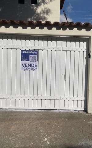 Casa à venda com 286m², 3 quartos e 2 vagas Casa à venda com 286m², 3 quartos e 2 vagasPlaca instalada no portão tamanho grande com o código RVRC-197 no dia 02-09-2026