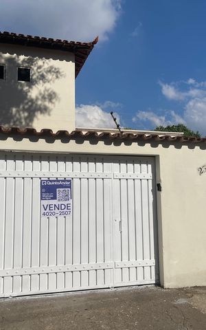 Casa à venda com 286m², 3 quartos e 2 vagas Casa à venda com 286m², 3 quartos e 2 vagasPlaca instalada no portão tamanho grande com o código RVRC-197 no dia 02-09-2026