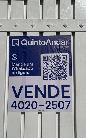 Casa à venda com 286m², 3 quartos e 2 vagas Casa à venda com 286m², 3 quartos e 2 vagasPlaca instalada no portão tamanho grande com o código RVRC-197 no dia 02-09-2026