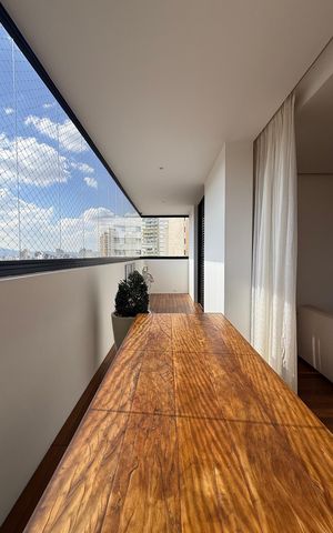 Apartamento para alugar com 260m², 3 quartos e 4 vagas Apartamento para alugar com 260m², 3 quartos e 4 vagasVaranda