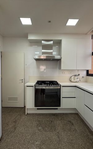 Apartamento para alugar com 260m², 3 quartos e 4 vagas Apartamento para alugar com 260m², 3 quartos e 4 vagasCozinha