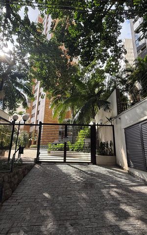 Apartamento para alugar com 260m², 3 quartos e 4 vagas Apartamento para alugar com 260m², 3 quartos e 4 vagasFachada