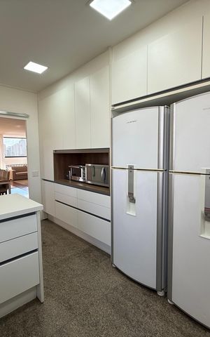 Apartamento para alugar com 260m², 3 quartos e 4 vagas Apartamento para alugar com 260m², 3 quartos e 4 vagasCozinha