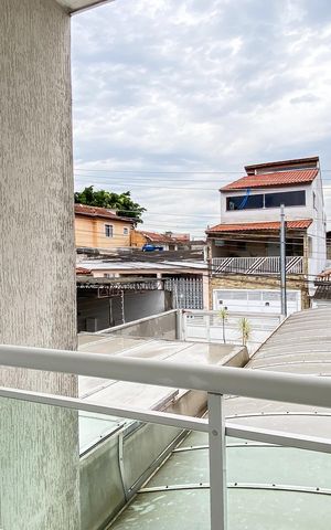 Casa à venda com 140m², 3 quartos e 2 vagas Casa à venda com 140m², 3 quartos e 2 vagasVaranda