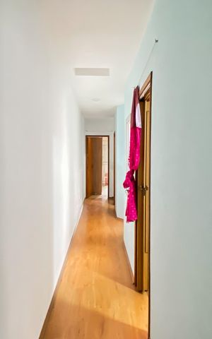Casa à venda com 140m², 3 quartos e 2 vagas Casa à venda com 140m², 3 quartos e 2 vagasCorredor