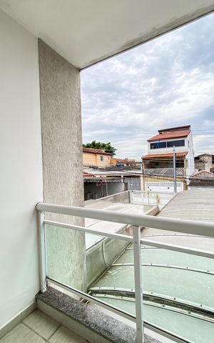 Casa à venda com 140m², 3 quartos e 2 vagas Casa à venda com 140m², 3 quartos e 2 vagasVaranda
