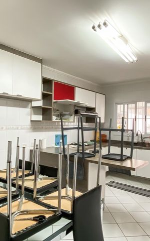 Casa à venda com 140m², 3 quartos e 2 vagas Casa à venda com 140m², 3 quartos e 2 vagasCozinha