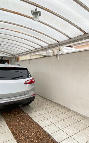 Casa à venda com 140m², 3 quartos e 2 vagas Casa à venda com 140m², 3 quartos e 2 vagasGaragem