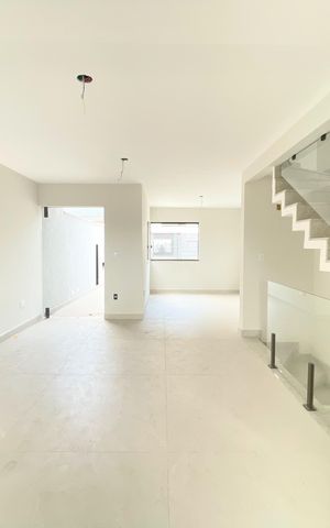Casa à venda com 160m², 3 quartos e 2 vagas Casa à venda com 160m², 3 quartos e 2 vagasSala