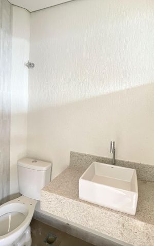 Casa à venda com 160m², 3 quartos e 2 vagas Casa à venda com 160m², 3 quartos e 2 vagasBanheiro