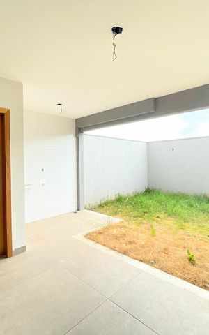 Casa à venda com 160m², 3 quartos e 2 vagas Casa à venda com 160m², 3 quartos e 2 vagasÁrea externa