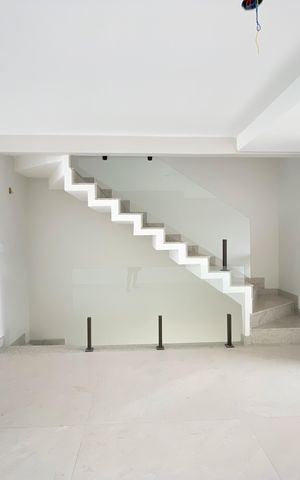 Casa à venda com 160m², 3 quartos e 2 vagas Casa à venda com 160m², 3 quartos e 2 vagasSala