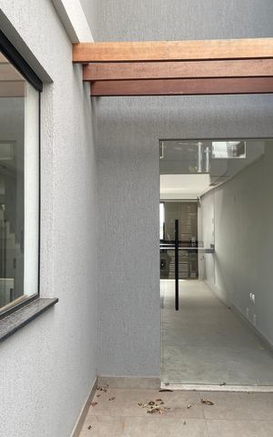 Casa à venda com 160m², 3 quartos e 2 vagas Casa à venda com 160m², 3 quartos e 2 vagasÁrea externa