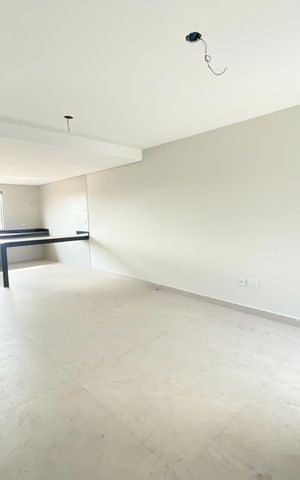 Casa à venda com 160m², 3 quartos e 2 vagas Casa à venda com 160m², 3 quartos e 2 vagasSala