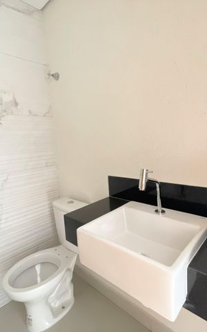 Casa à venda com 160m², 3 quartos e 2 vagas Casa à venda com 160m², 3 quartos e 2 vagasBanheiro