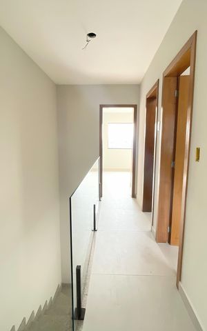 Casa à venda com 160m², 3 quartos e 2 vagas Casa à venda com 160m², 3 quartos e 2 vagasCorredor