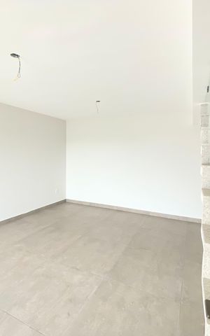 Casa à venda com 160m², 3 quartos e 2 vagas Casa à venda com 160m², 3 quartos e 2 vagasSala