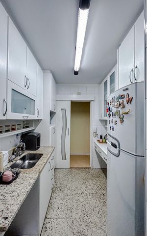 Apartamento à venda com 75m², 3 quartos e 2 vagasCozinha